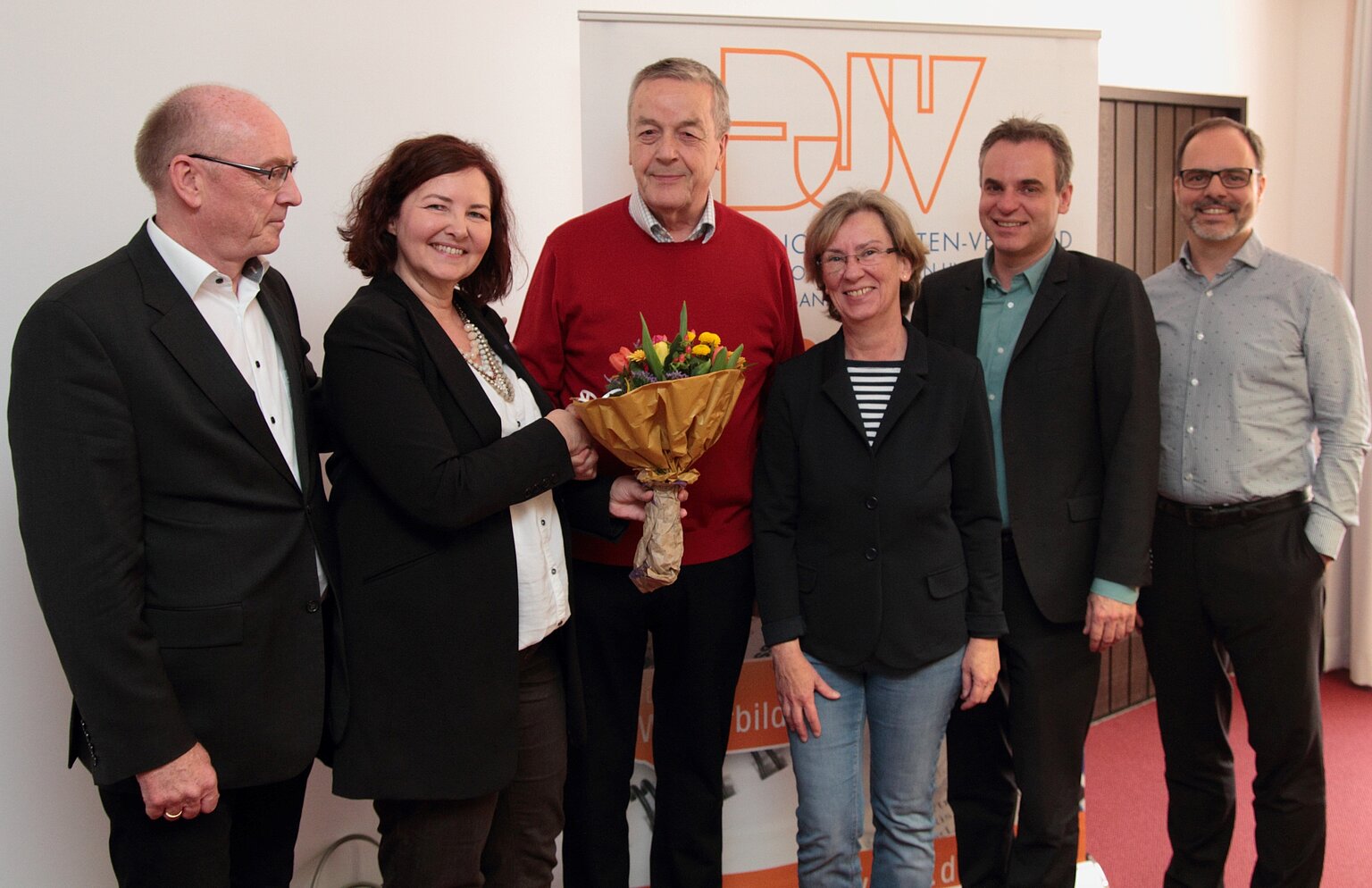 – Verabschiedung von Dr. Rudolf Blank (v.l.n.r.: Hauptgeschäftsführer Kajo Döhring, 1. Vorsitzende RLP Andrea Wohlfart, Dr. Rudolf Blank, Geschäftsführerin RLP Gisela Schmoldt, Bundesvorsitzender Dr. Frank Überall, Vorsitzender Pfalz Ilja Tüchter). Foto: Andreas Danner